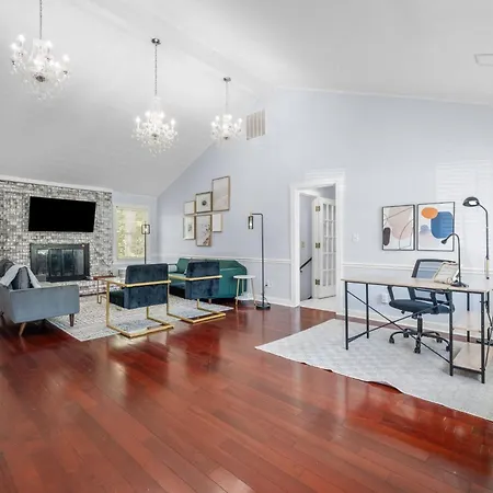 Gorgeous Home In Lilburn